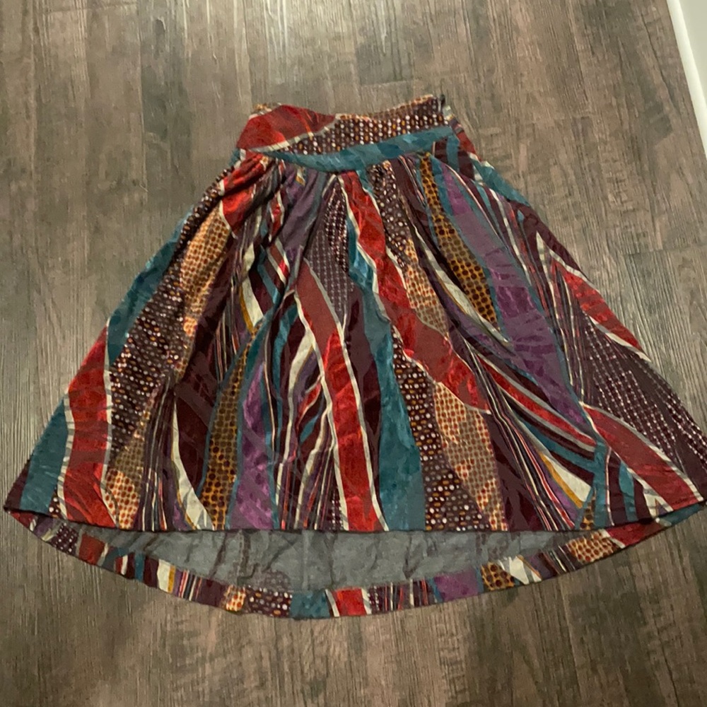 *NWT* *SALE* Funky pattered high low skirt
